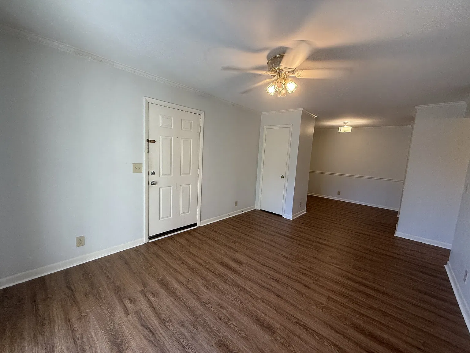 2 bed, 1.5 bath, 936 sqft, $1,600 — Photo 4
