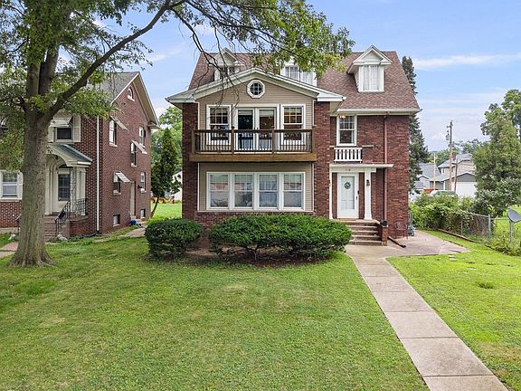 2nd image of 718 River Dr
