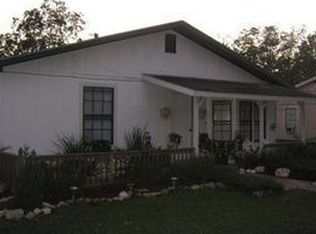 1216 E Fannin St, Luling, TX 78648