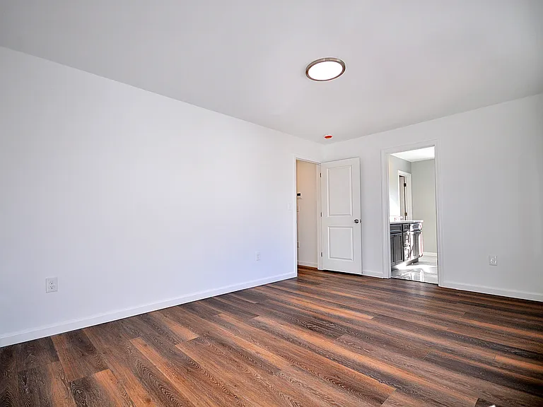 309 Main St — Photo 13