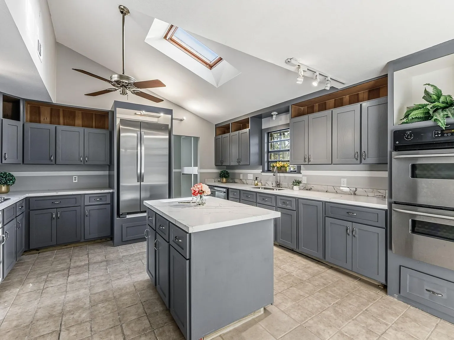 4 bed, 3.0 bath, 2154 sqft, $2,600 — Photo 4