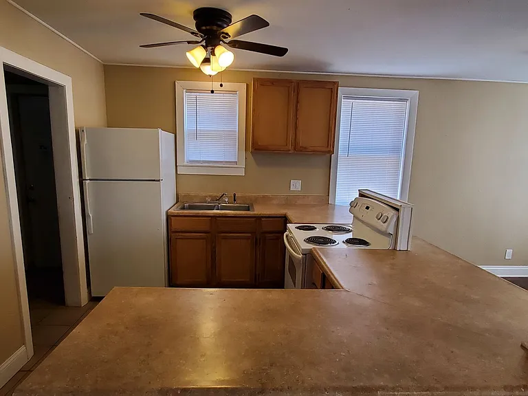 701 Court St — Photo 2