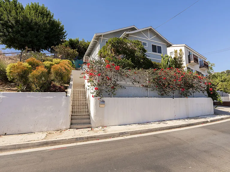 339 Isabel St — Photo 49
