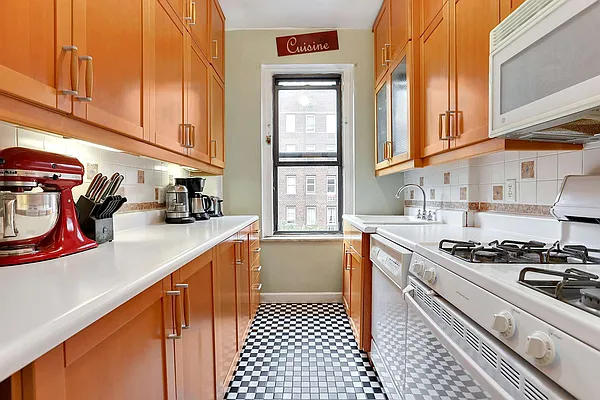 Sold by Redfin Real Estate | media 3