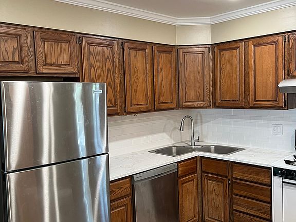 4th image of 250 Tremaine Ave #13