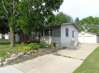 806 Connie Rd, Baraboo, WI 53913