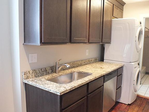 4th image of 1257 1/2 N High St APT E