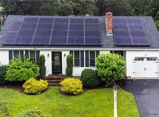 409 Squantum Dr, Warwick, RI 02888