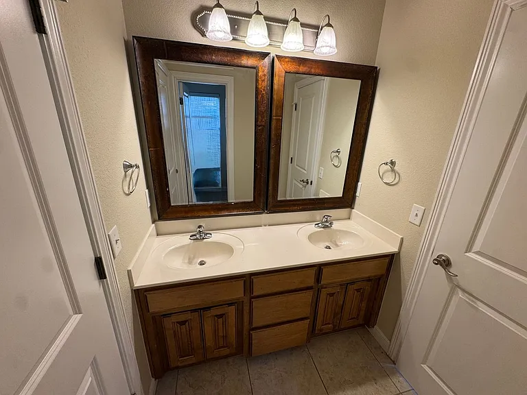 407 Lyndal Ln — Photo 32