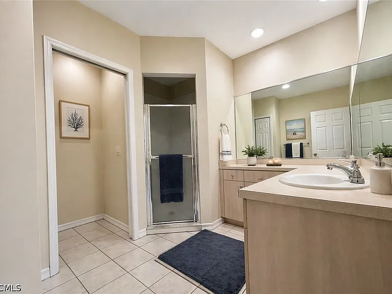909 SW 47th Ter #201 — Photo 32