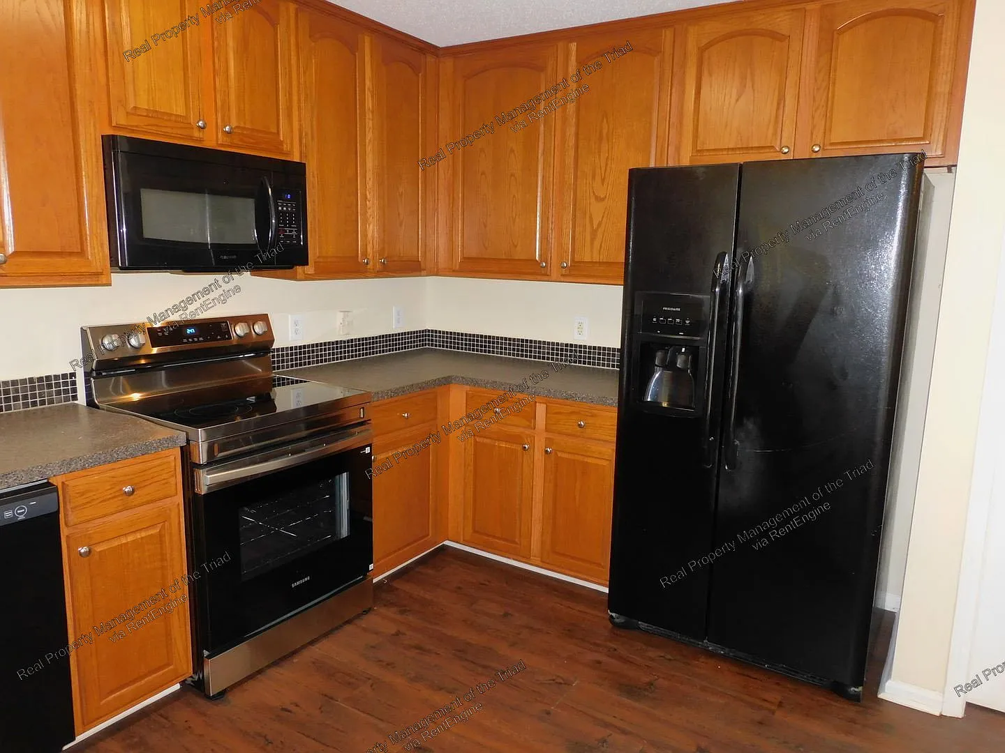 3 bed, 2.5 bath, 1702 sqft, $1,750 — Photo 2