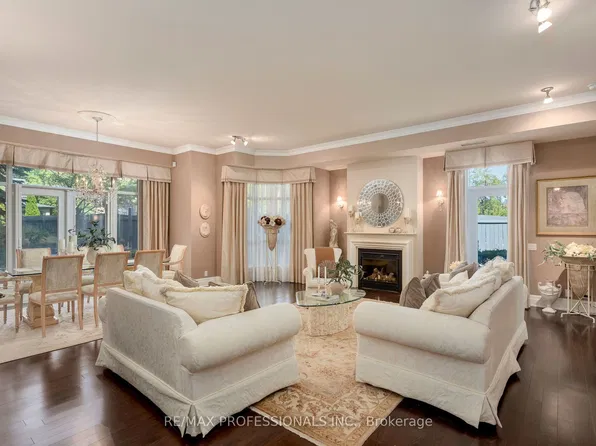 9 Burnhamthorpe Cres #108, Toronto, ON M9A 0A6