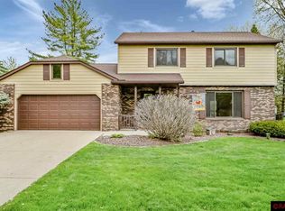 2010 Roe Crest Dr, North Mankato, MN 56003