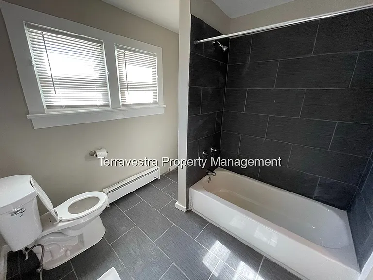 309 E Main St #C — Photo 2