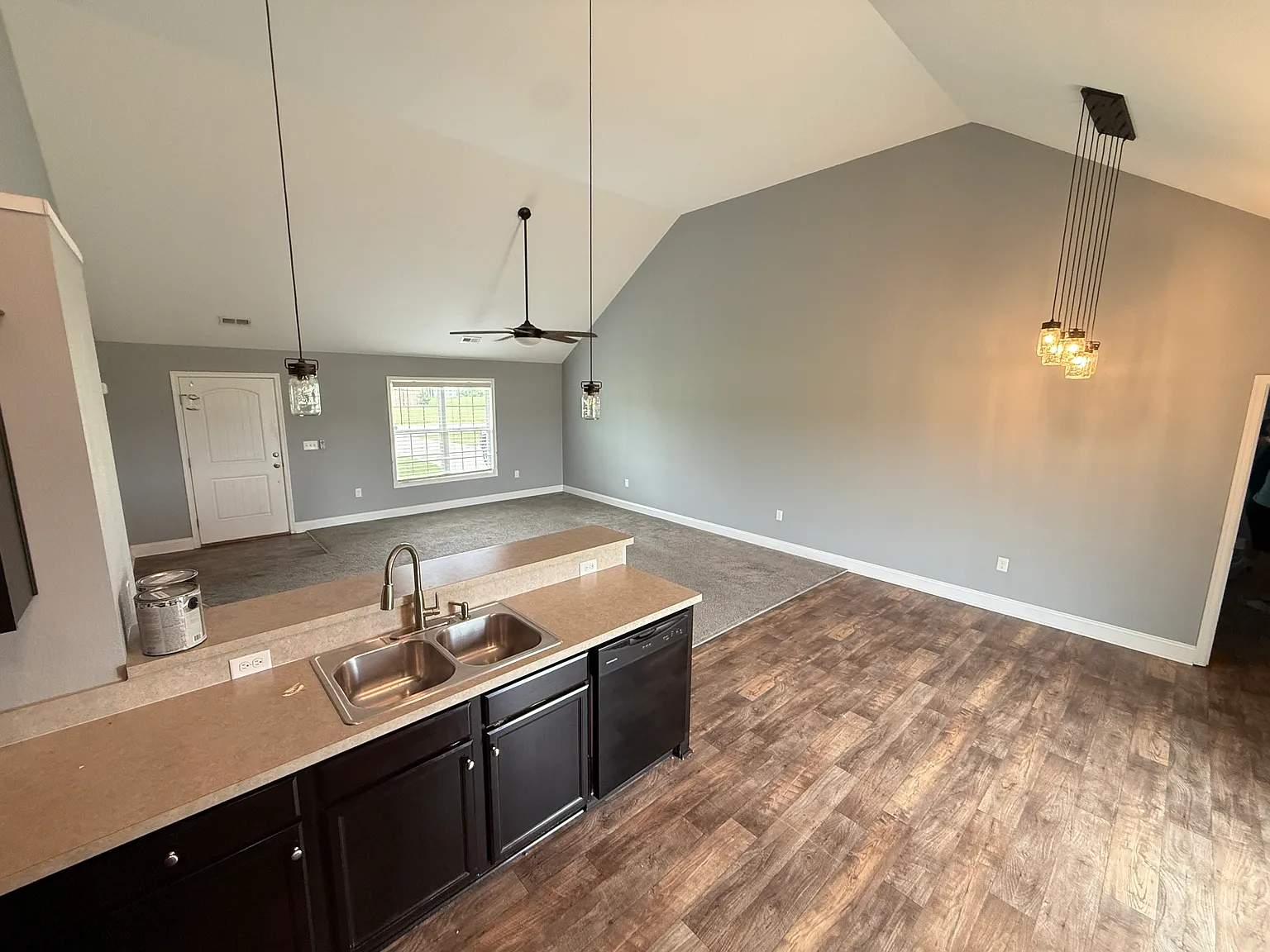 3 bed, 1577 sqft, $2,500 — Photo 4