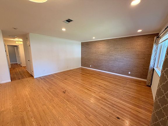 3rd image of 362 Penn Way