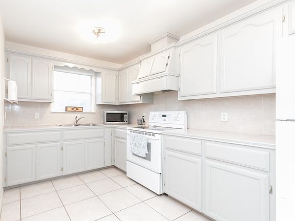 4th image of 829 Rachel Dr