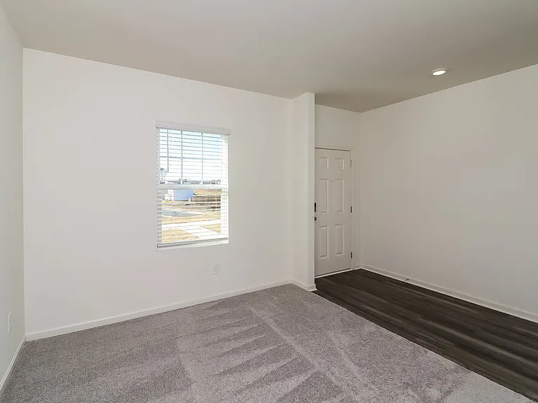 136 Hargrave Ave — Photo 5