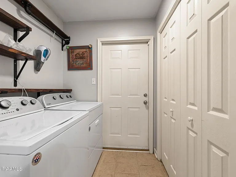412 Crest Cir — Photo 23