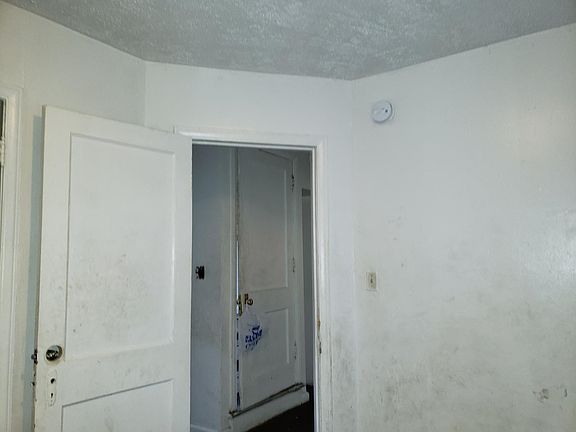5th image of 19136 Rosemont Ave