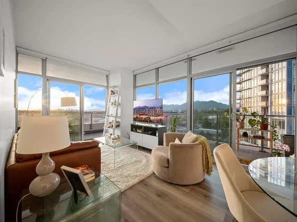 1888 Gilmore Ave #1908, Burnaby, BC V5C 0L2