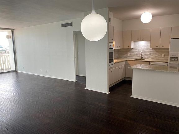 3rd image of 3701 Turtle Creek Blvd APT 10C