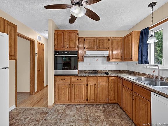 5th image of 18 Lobban Ave