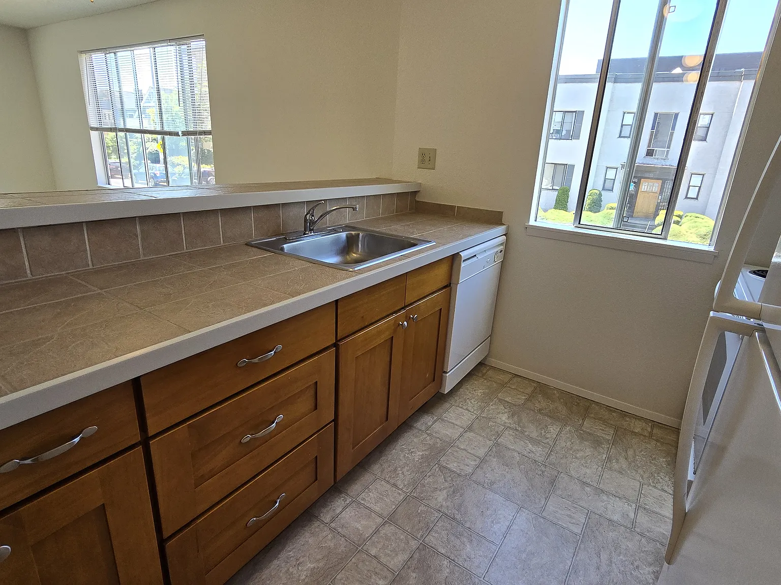 1 bed, 600 sqft, $1,500 — Photo 3