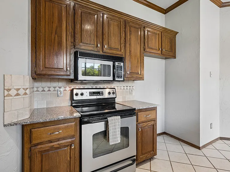 1809 Courtney Ln — Photo 13