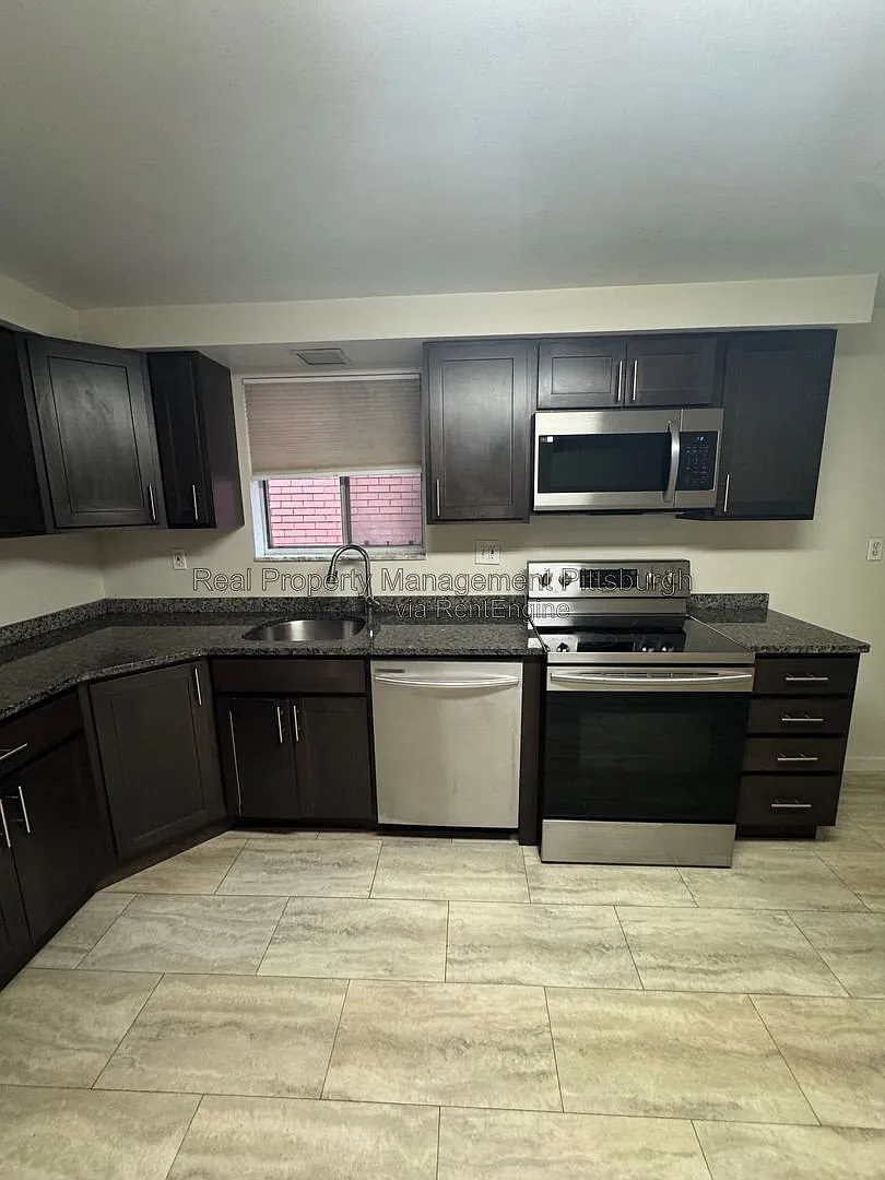 3 bed, 2.0 bath, 1773 sqft, $1,350 — Photo 1