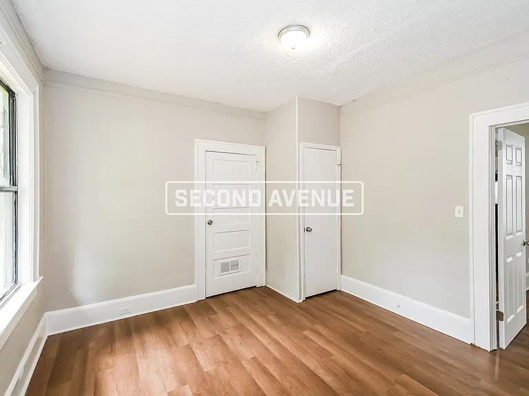 204 W 23rd St — Photo 19