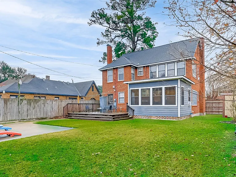 2412 Oakdale St — Photo 35