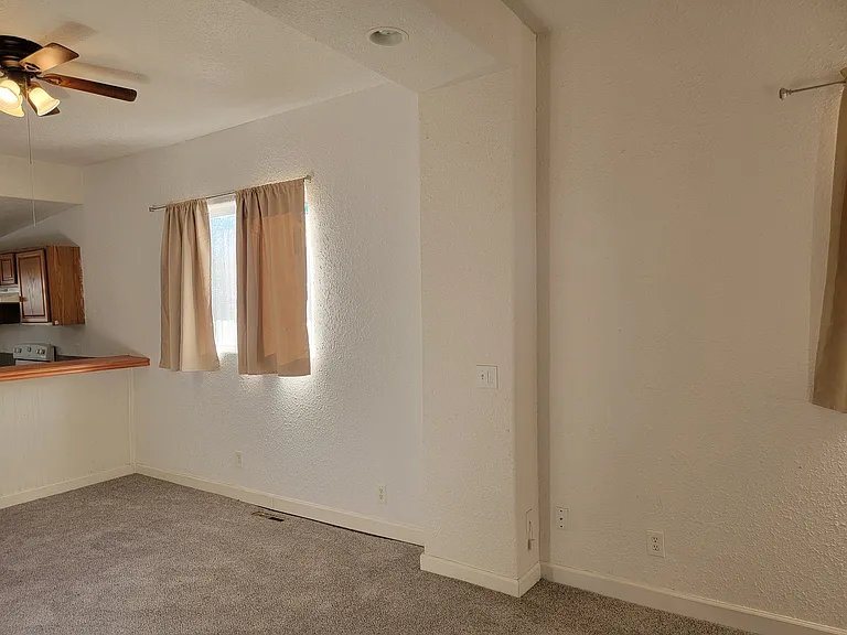 3253 Gillham Rd — Photo 3