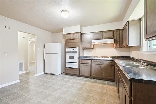 2617 Dawson St — Photo 2