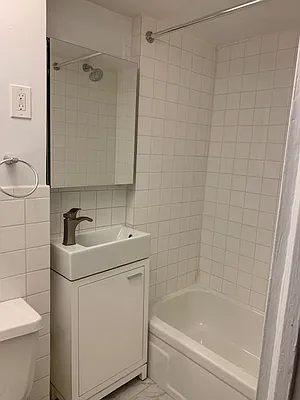 Rented by Salon Realty Corp | media 10