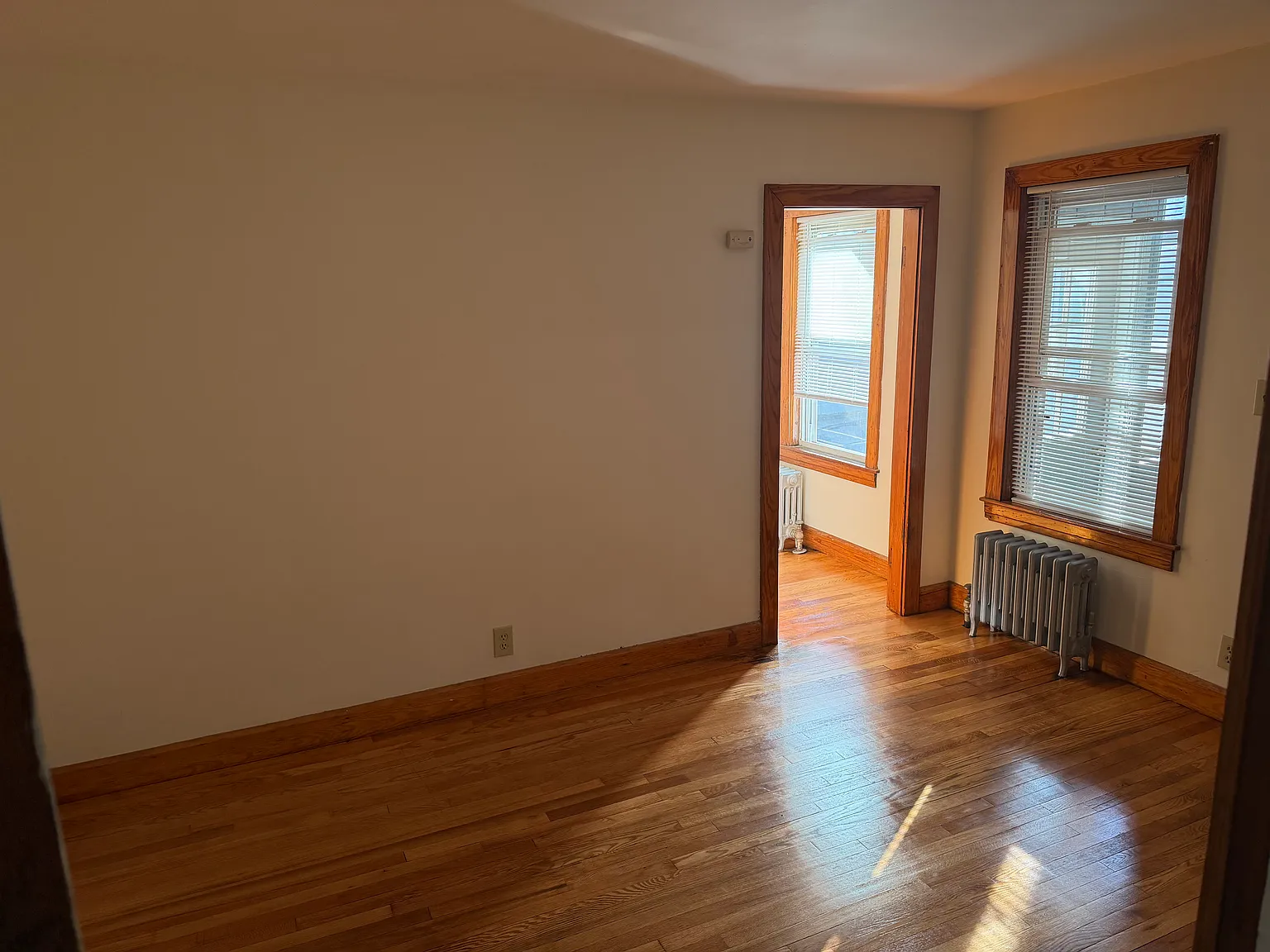 1 bed, 300 sqft, $1,400 — Photo 2