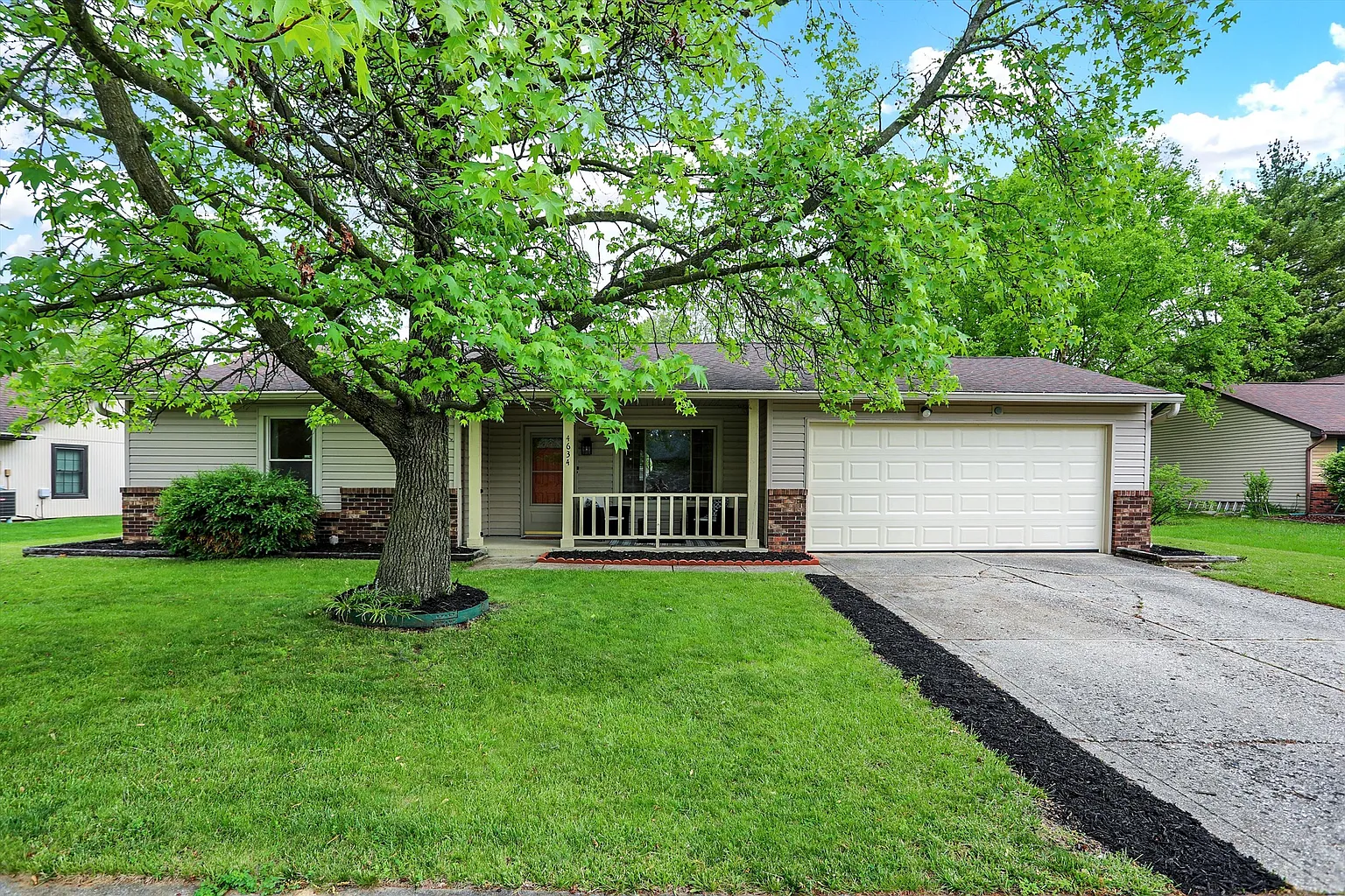 4634 Clayburn Dr photo 1
