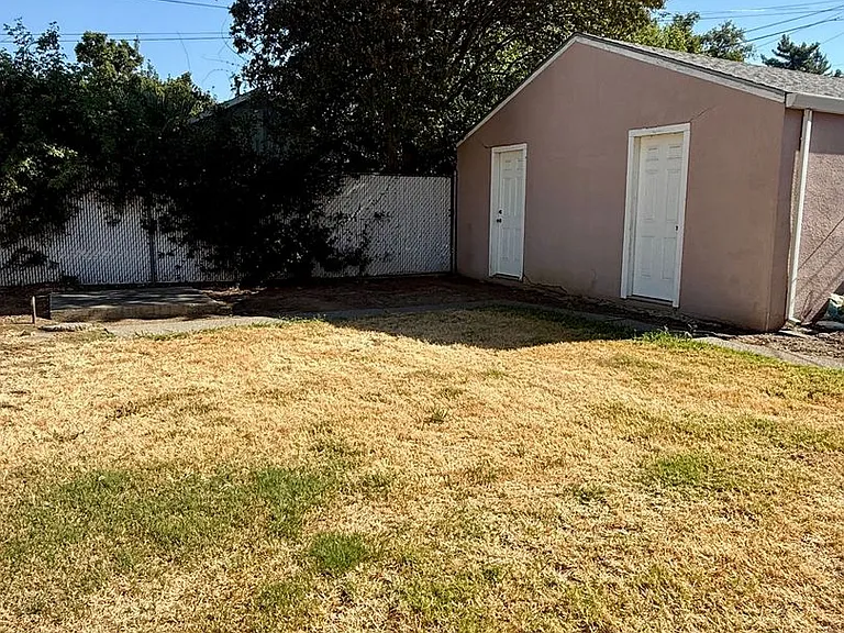 935 W Oak St — Photo 13