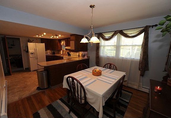4th image of 202 Green St