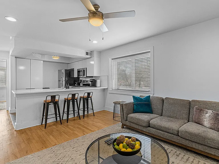 Crescent Apartments — Photo 12