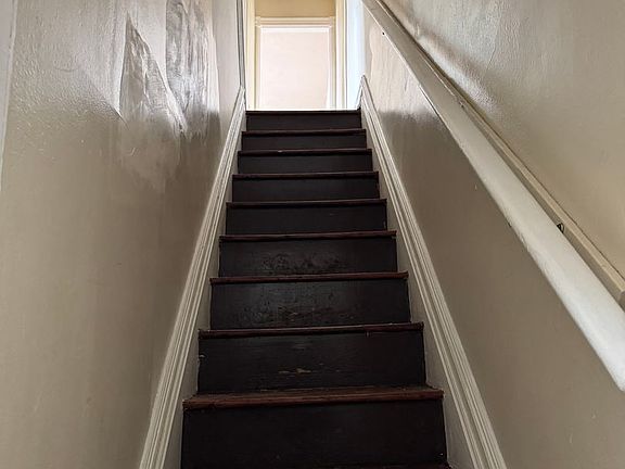 2nd image of 716-718 W Washington St #3