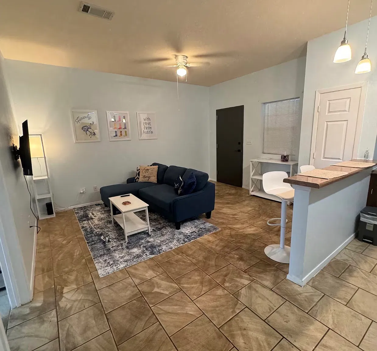 1 bed, 700 sqft, $1,300 — Photo 2