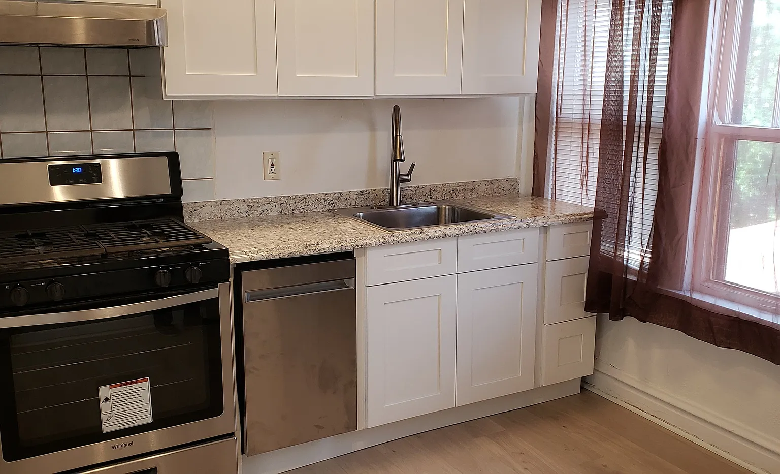 2 bed, 900 sqft, $1,750 — Photo 2