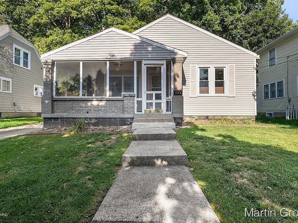 1st image of 835 Valley Ave NW
