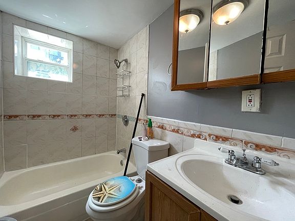 4th image of 200 Putnam Ave #1F