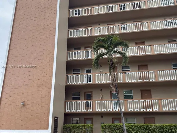 900 NE 12th Ave, Hallandale Beach, FL