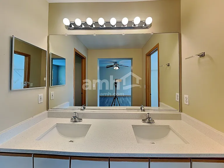 14233 S Hillsdale Ct — Photo 14