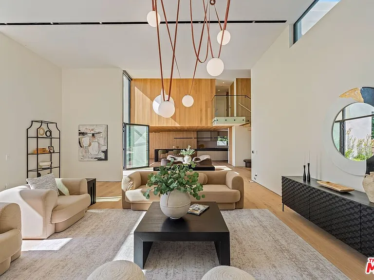 2501 Banyan Dr — Photo 10