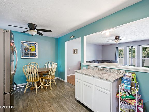 5th image of 713 Petit Ln
