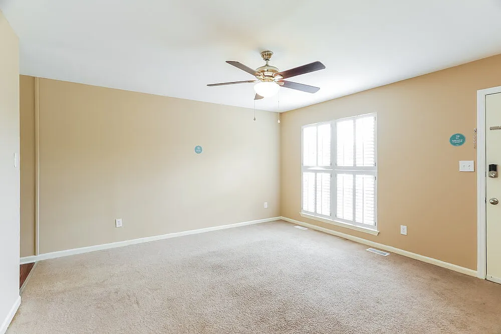 3 bed, 2.0 bath, 1118 sqft, $1,615 — Photo 4